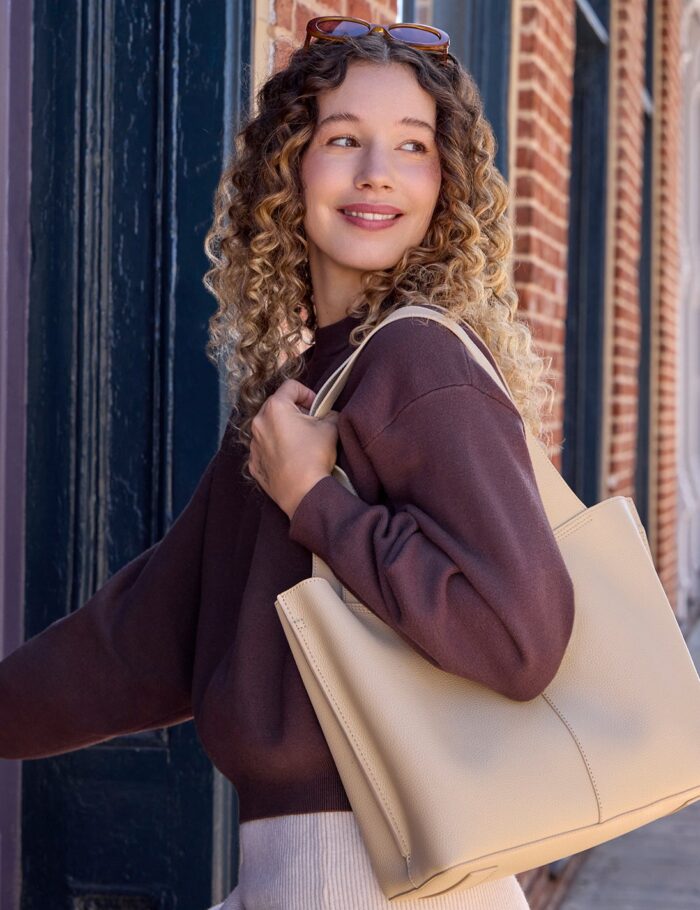 MAR_VIDA_TOTE_MP-57525ALCS_MM_2416.jpg MAR_VIDA_TOTE_MP-57525ALCS_MM_2416.jpg